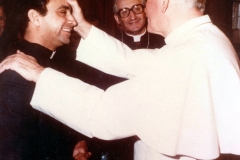 26 Pope John Paul II Blesses Fr. Bosco Puthur in 1984
